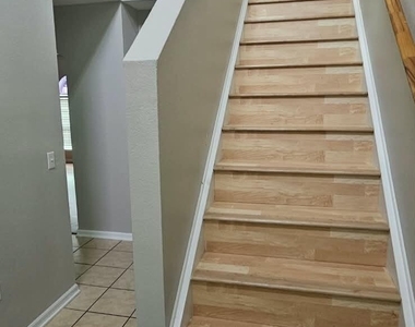523 Stonewall Avenue - Photo Thumbnail 12