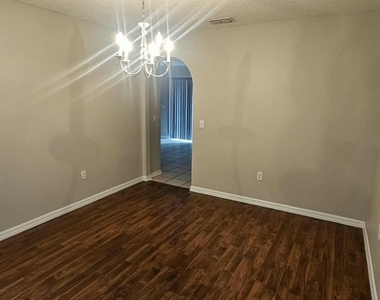 523 Stonewall Avenue - Photo Thumbnail 5