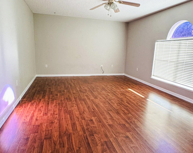 523 Stonewall Avenue - Photo Thumbnail 36