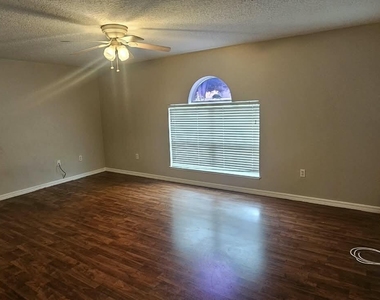 523 Stonewall Avenue - Photo Thumbnail 11