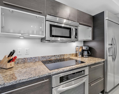 550 Okeechobee Boulevard - Photo Thumbnail 8