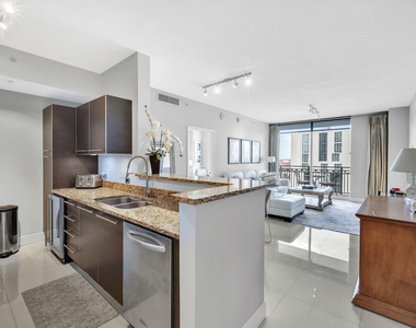 550 Okeechobee Boulevard - Photo Thumbnail 4