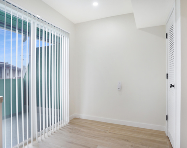701 S Royal Poinciana Boulevard - Photo Thumbnail 17