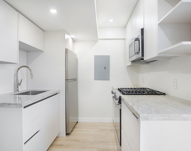 701 S Royal Poinciana Boulevard - Photo Thumbnail 3