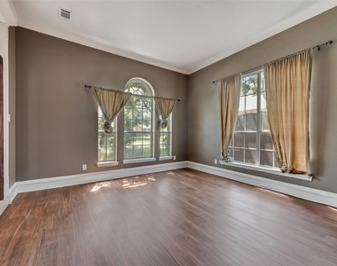 1909 Smith Drive - Photo Thumbnail 3