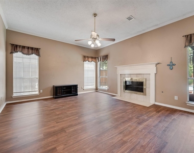 1909 Smith Drive - Photo Thumbnail 4