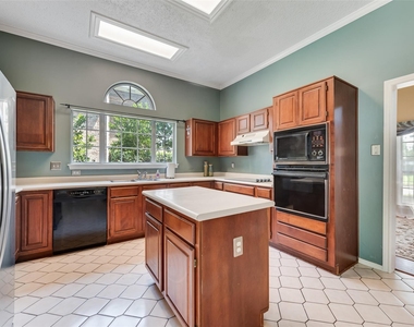 1909 Smith Drive - Photo Thumbnail 7