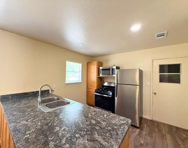 615 Crane Drive - Photo Thumbnail 5