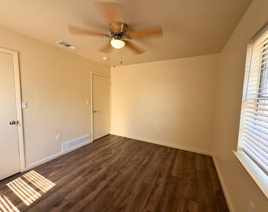 615 Crane Drive - Photo Thumbnail 16