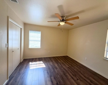 615 Crane Drive - Photo Thumbnail 14