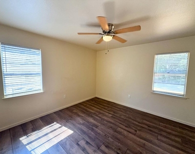 615 Crane Drive - Photo Thumbnail 13
