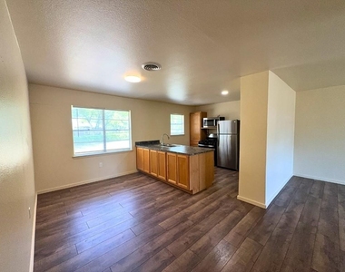 615 Crane Drive - Photo Thumbnail 7