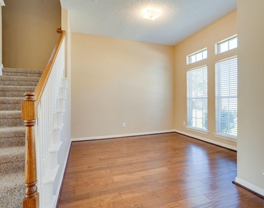 4036 Christopher Way - Photo Thumbnail 4