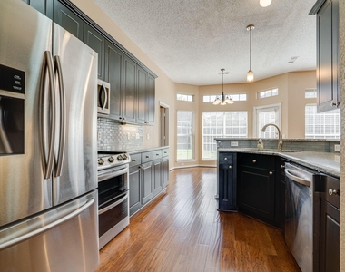 4036 Christopher Way - Photo Thumbnail 6