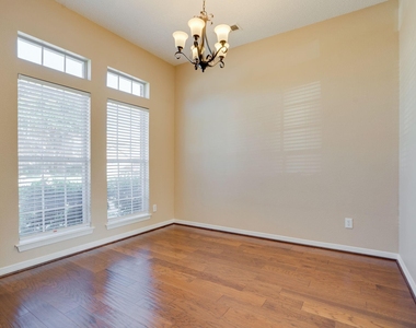 4036 Christopher Way - Photo Thumbnail 5