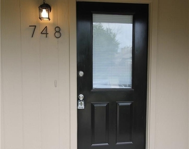 748 Versailles Street - Photo Thumbnail 1