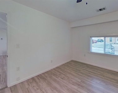 2320 Brockbank Drive - Photo Thumbnail 10