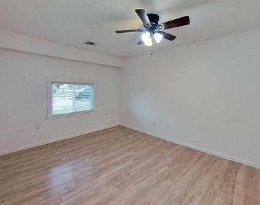 2320 Brockbank Drive - Photo Thumbnail 8