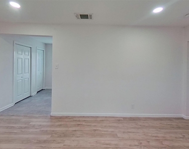 2320 Brockbank Drive - Photo Thumbnail 2