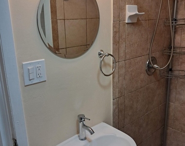 1013 Mayflower Road - Photo Thumbnail 9
