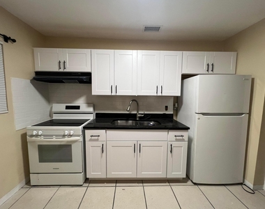 1013 Mayflower Road - Photo Thumbnail 2