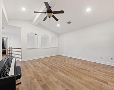 7011 Nueces Drive - Photo Thumbnail 17