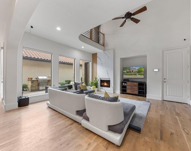 7011 Nueces Drive - Photo Thumbnail 9
