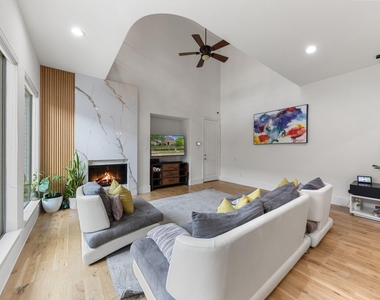 7011 Nueces Drive - Photo Thumbnail 11