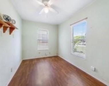 2221 Varsity Drive - Photo Thumbnail 5