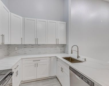 1240 Summit Place Circle - Photo Thumbnail 4
