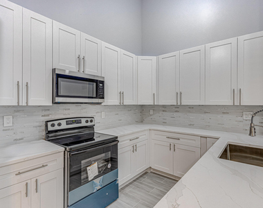 1240 Summit Place Circle - Photo Thumbnail 3