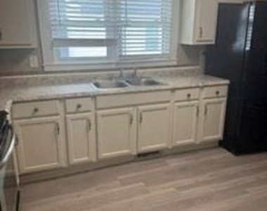 905 Rhode Island Avenue - Photo Thumbnail 11