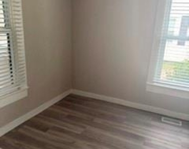 905 Rhode Island Avenue - Photo Thumbnail 8