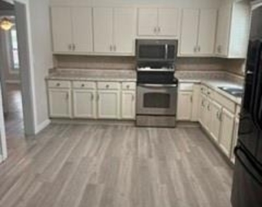 905 Rhode Island Avenue - Photo Thumbnail 10