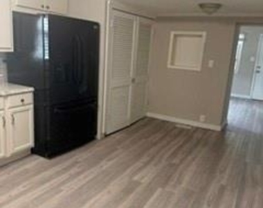 905 Rhode Island Avenue - Photo Thumbnail 12