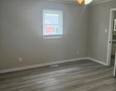905 Rhode Island Avenue - Photo Thumbnail 7