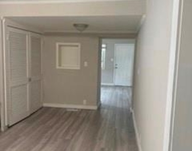 905 Rhode Island Avenue - Photo Thumbnail 14