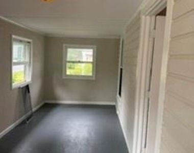 905 Rhode Island Avenue - Photo Thumbnail 5