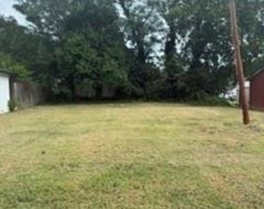 905 Rhode Island Avenue - Photo Thumbnail 3