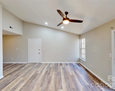 9617 Vinca Circle - Photo Thumbnail 12