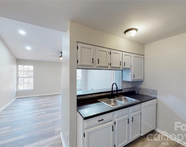 9617 Vinca Circle - Photo Thumbnail 3
