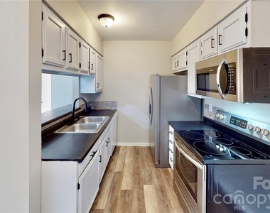 9617 Vinca Circle - Photo Thumbnail 2