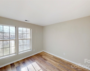 9617 Vinca Circle - Photo Thumbnail 19
