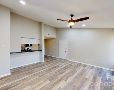 9617 Vinca Circle - Photo Thumbnail 11