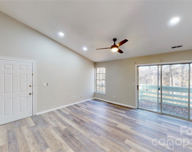 9617 Vinca Circle - Photo Thumbnail 13