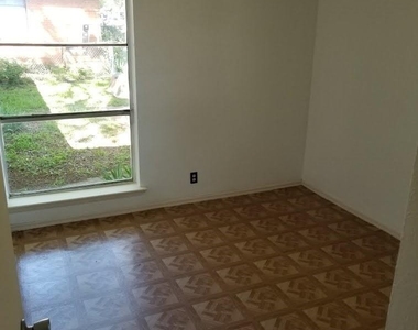 3261 Santiago Drive - Photo Thumbnail 14