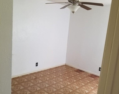 3261 Santiago Drive - Photo Thumbnail 10