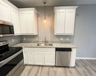 120 Ridgmar Drive - Photo Thumbnail 5