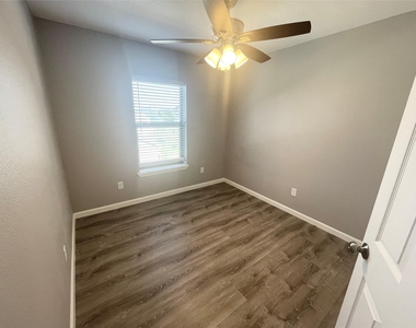 120 Ridgmar Drive - Photo Thumbnail 16
