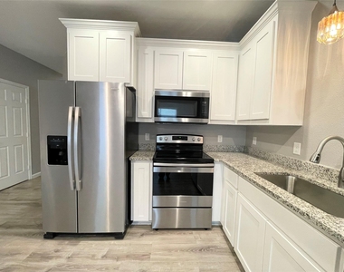 120 Ridgmar Drive - Photo Thumbnail 6